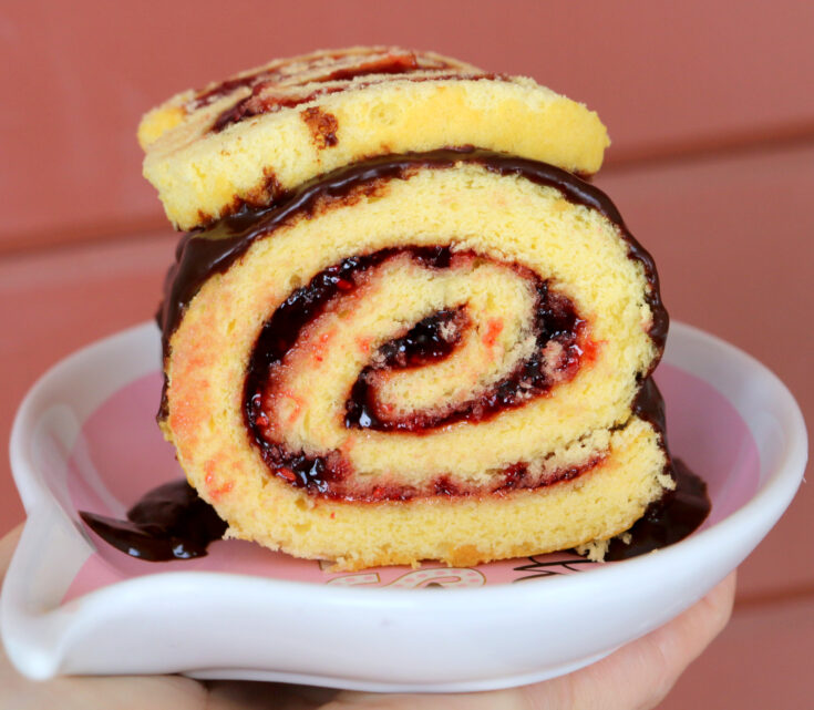 Love Raspberry Roll Cake from the best food blog 5starcookies